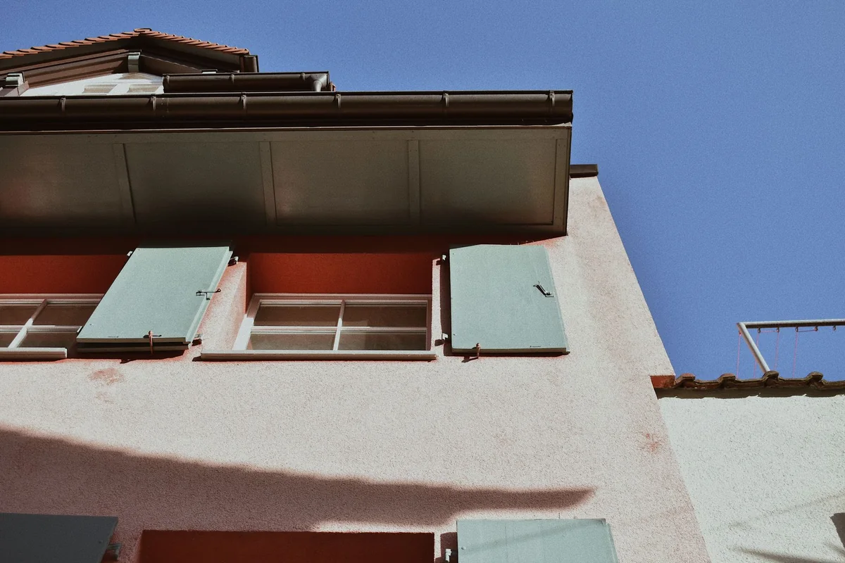 The roofline, eaves, and soffit of a house where wildlife gets in, a factor when selling a house with an animal infestation in Iowa