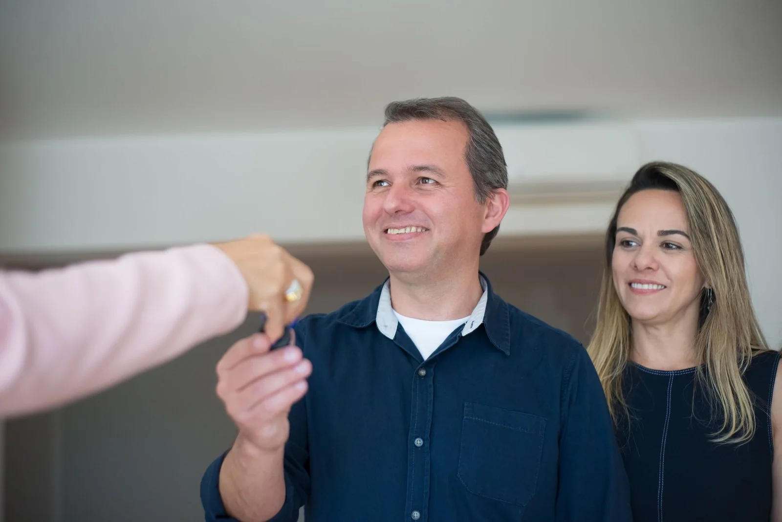 House keys handed over after a fast as-is cash sale in Iowa