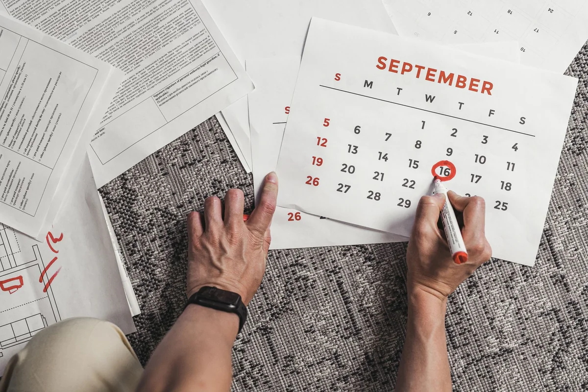 A hand circling a date on a calendar, the Iowa tax sale redemption deadline