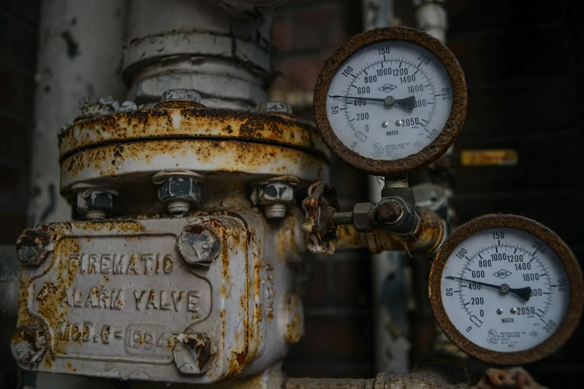 An aging gauge and mechanicals, the kind of deferred maintenance an inspection flags