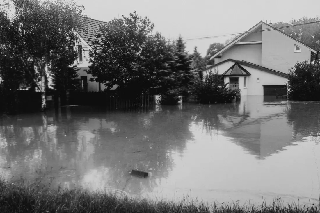 A flooded Iowa street with houses in water, the reality behind selling a house in a flood zone