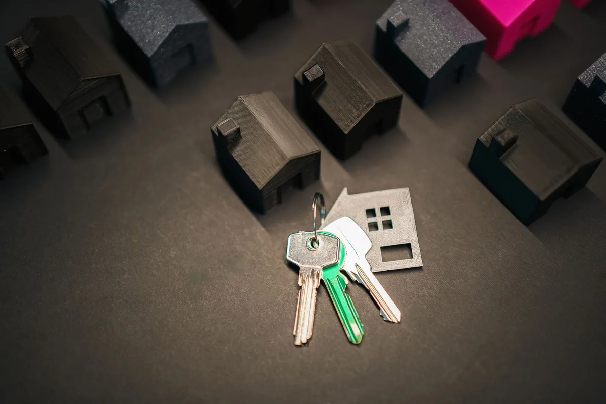 House keys handed over at the sale of a home that still had a mortgage
