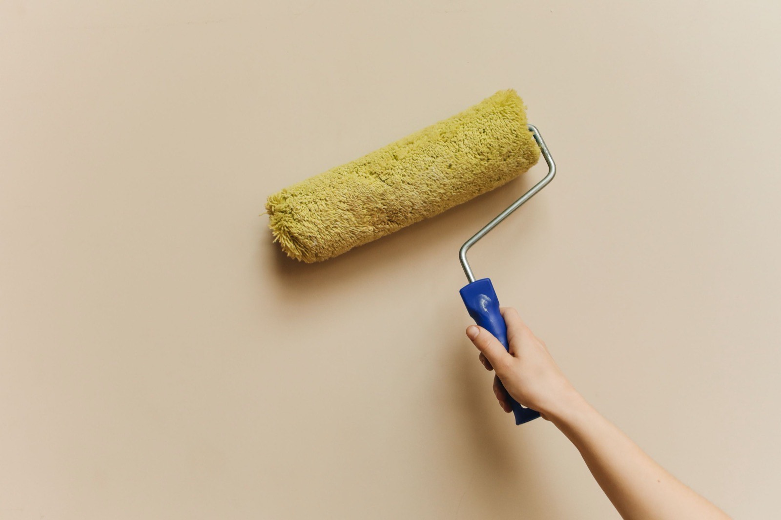 Painting a wall a bold color, an example of what not to fix when selling a house