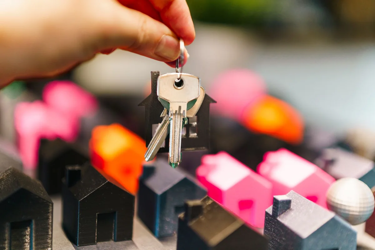 House keys on a table representing a fast cash sale during an Iowa divorce